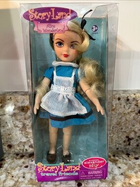 Madame Alexander Play StoryLand travel friends  "Alice in Wonderland"  NIB